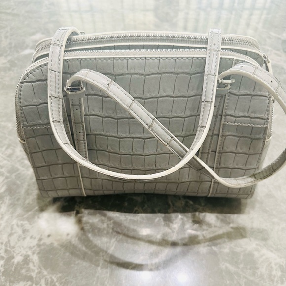 Guess Delaney Medium Classic Croc Embossed Gray Women’s Tote Handbag - Picture 3 of 8